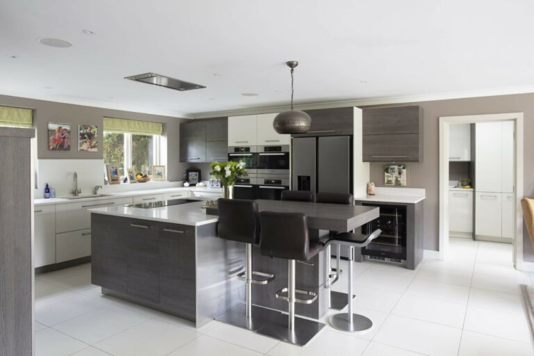 A Modern Family Home with Large Swimming Pool image 7