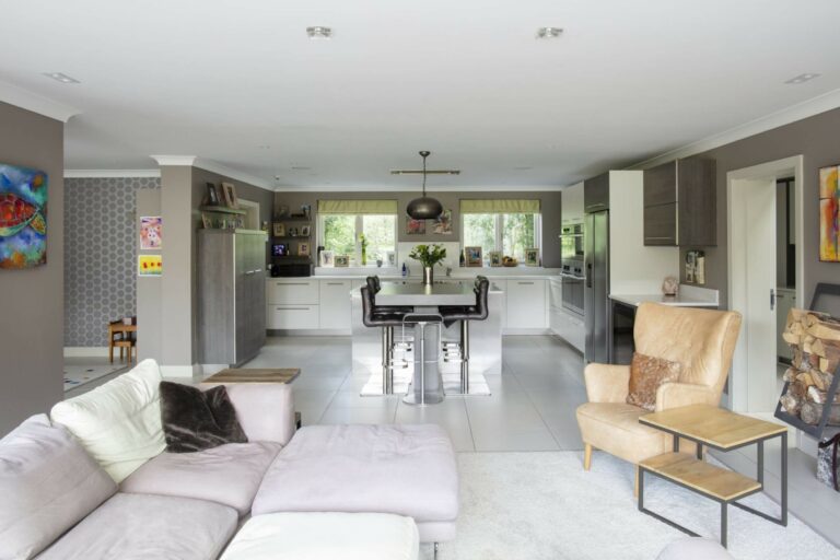 A Modern Family Home with Large Swimming Pool image 6