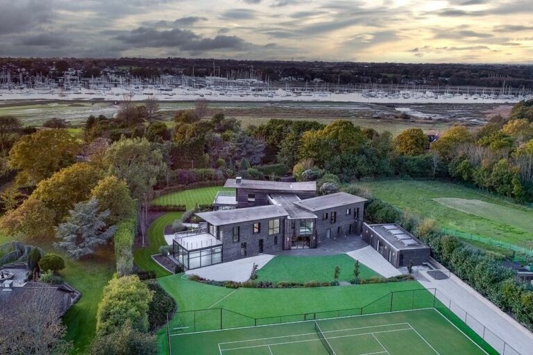 Modern Mega Mansion with Pool and Tennis Court in Southampton image 5