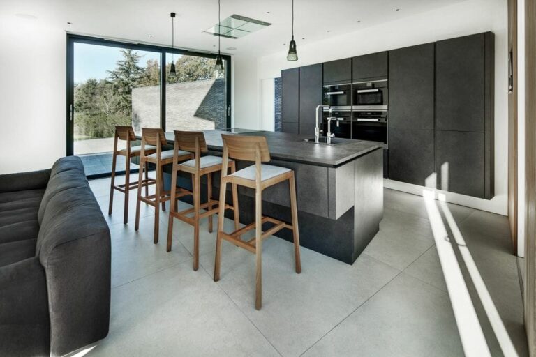 Modern Mega Mansion with Pool and Tennis Court in Southampton image 13