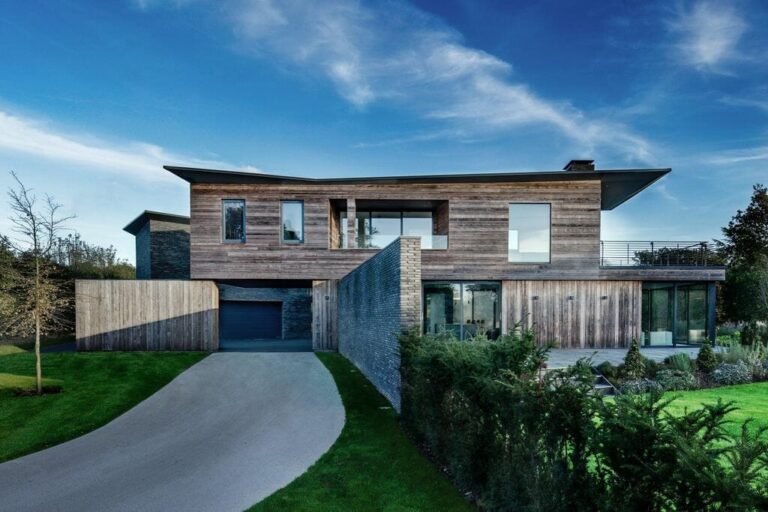 Modern Mega Mansion with Pool and Tennis Court in Southampton image 22