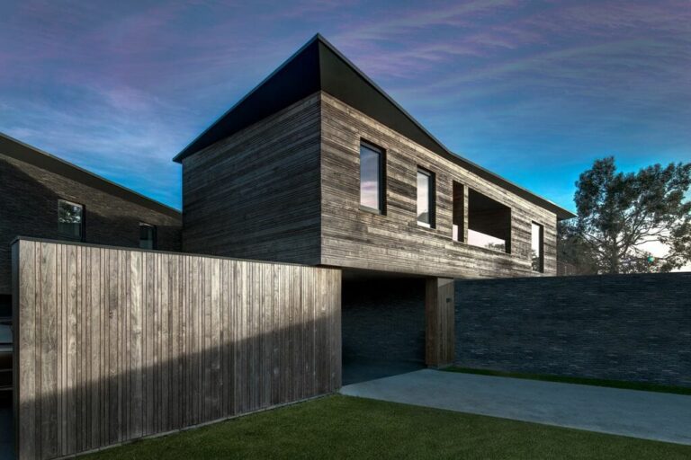 Modern Mega Mansion with Pool and Tennis Court in Southampton image 20