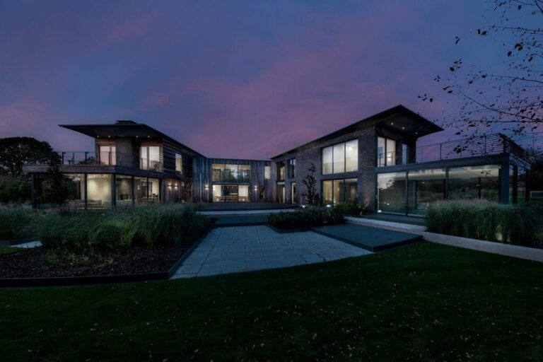 Modern Mega Mansion with Pool and Tennis Court in Southampton image 21