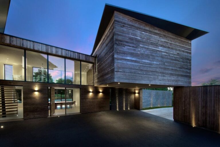 Modern Mega Mansion with Pool and Tennis Court in Southampton image 18