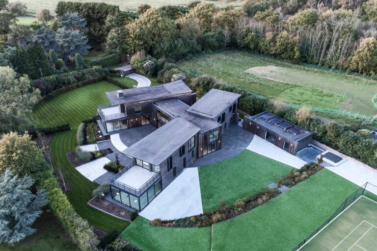 Modern Mega Mansion with Pool and Tennis Court in Southampton image 4