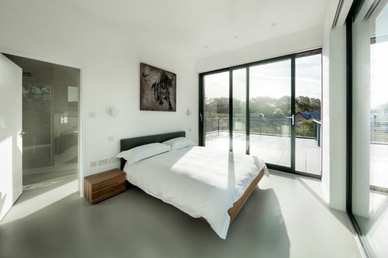 Modern Mega Mansion with Pool and Tennis Court in Southampton image 15