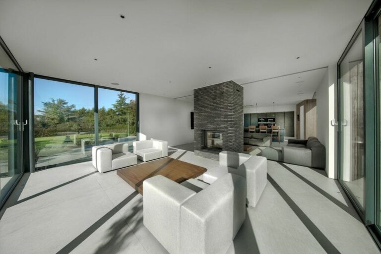 Modern Mega Mansion with Pool and Tennis Court in Southampton image 12