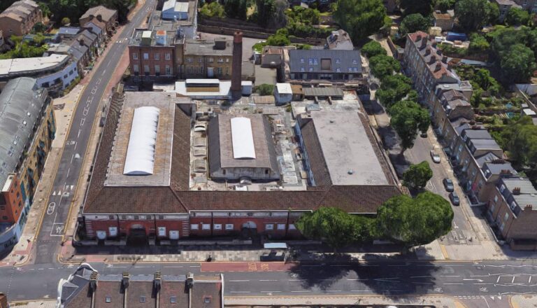 Dilapidated Leisure Centre in Greenwich image 1