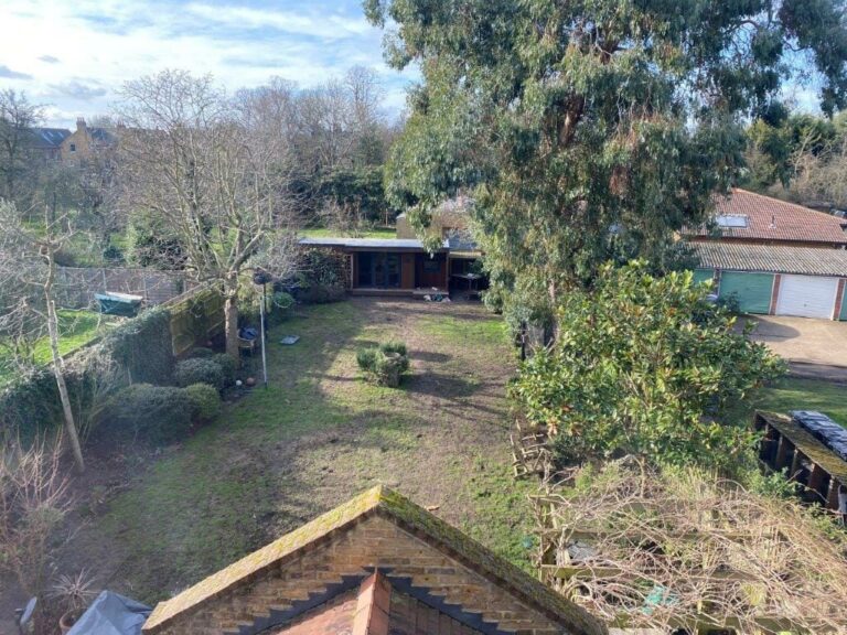 Large Ealing Family Home image 65