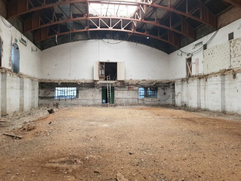 Dilapidated Leisure Centre in Greenwich image 5