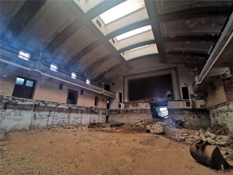 Dilapidated Leisure Centre in Greenwich image 7