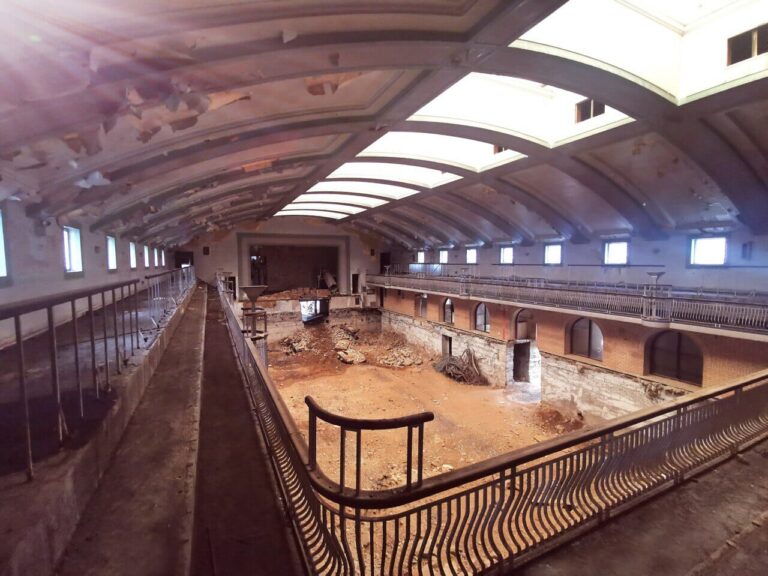 Dilapidated Leisure Centre in Greenwich image 12