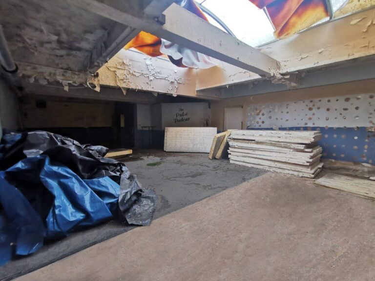Dilapidated Leisure Centre in Greenwich image 15