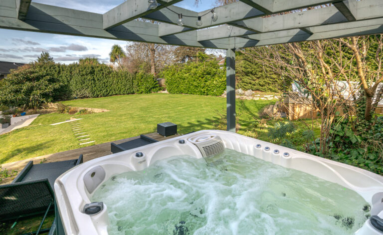 Modern Dulwich Home with Outhouse image 40