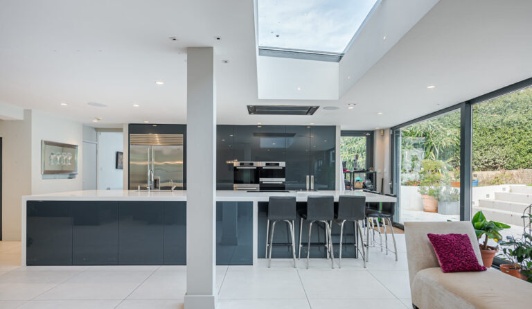Modern Dulwich Home with Outhouse image 7