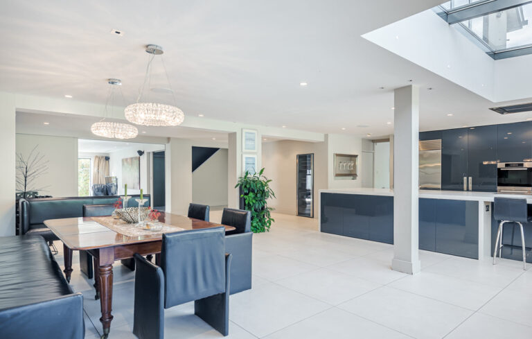 Modern Dulwich Home with Outhouse image 8