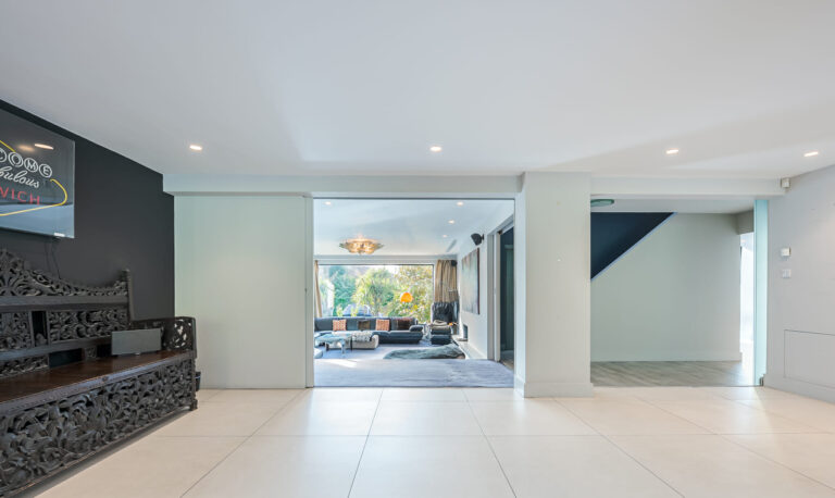 Modern Dulwich Home with Outhouse image 3