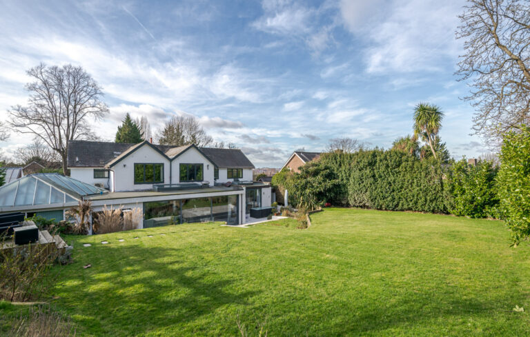 Modern Dulwich Home with Outhouse image 36