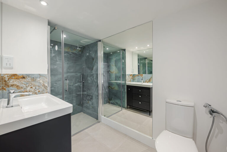 Modern Dulwich Home with Outhouse image 31