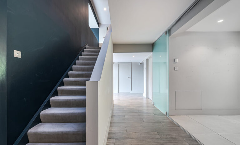 Modern Dulwich Home with Outhouse image 15