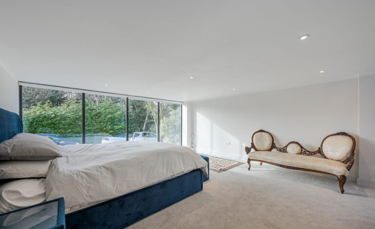 Modern Dulwich Home with Outhouse image 26