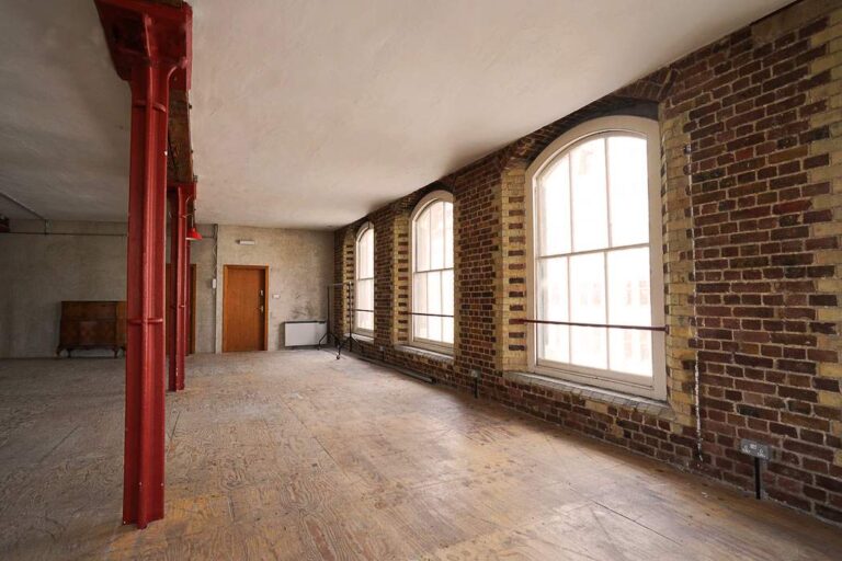 Large Open Plan Vacant Floor image 6