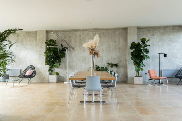 Modern Penthouse in Central London image 5