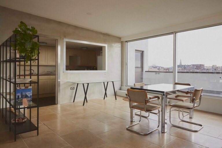 Modern Penthouse in Central London image 6