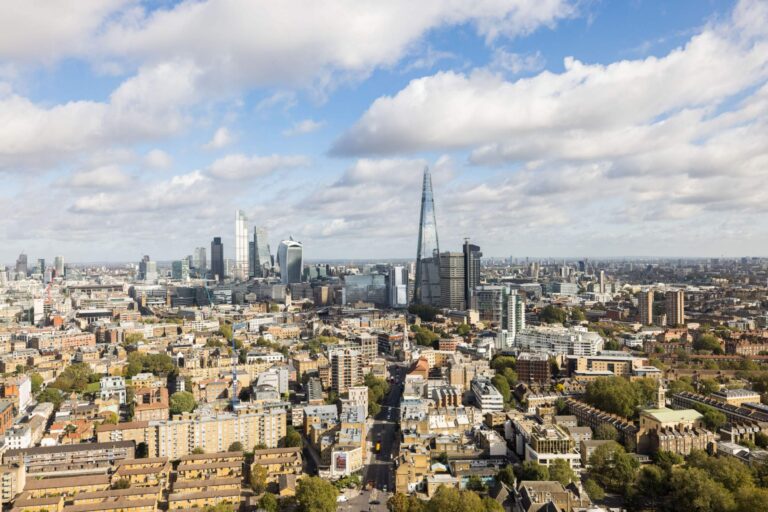 Beautiful Statement Penthouse with Views of London image 7