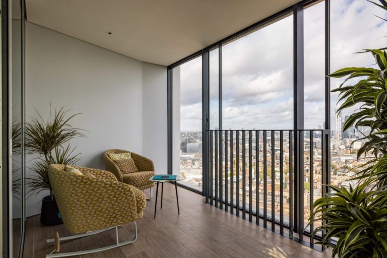 Beautiful Statement Penthouse with Views of London image 26