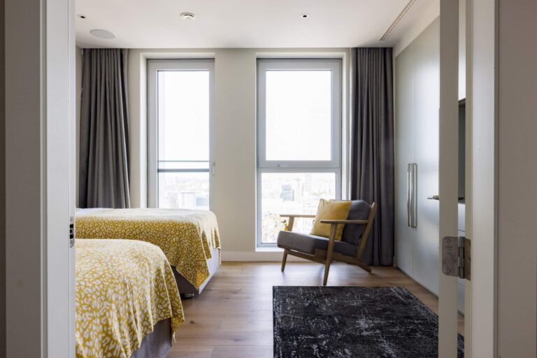 Beautiful Statement Penthouse with Views of London image 38