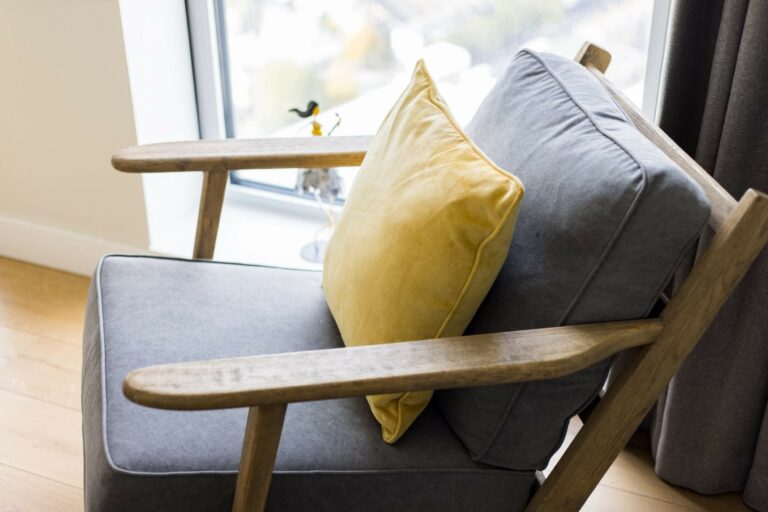 Beautiful Statement Penthouse with Views of London image 42