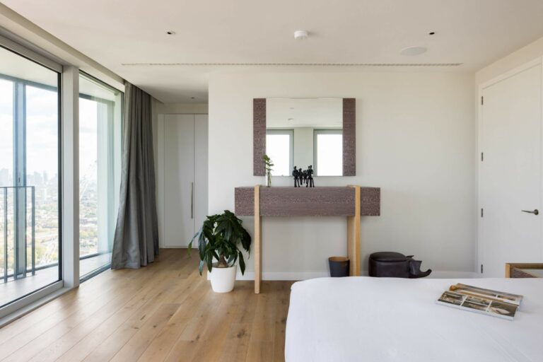 Beautiful Statement Penthouse with Views of London image 45