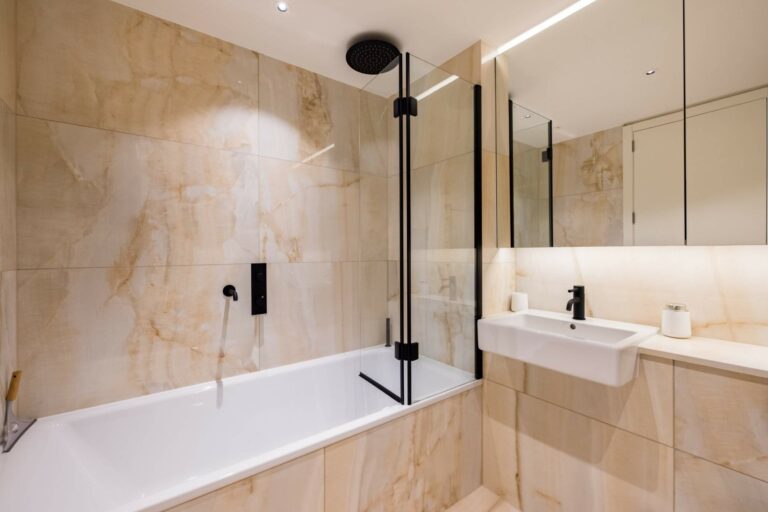 Beautiful Statement Penthouse with Views of London image 36