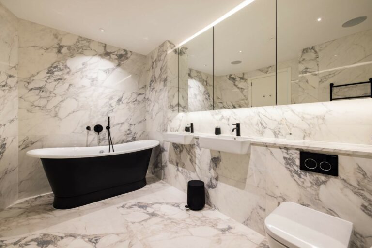 Beautiful Statement Penthouse with Views of London image 30
