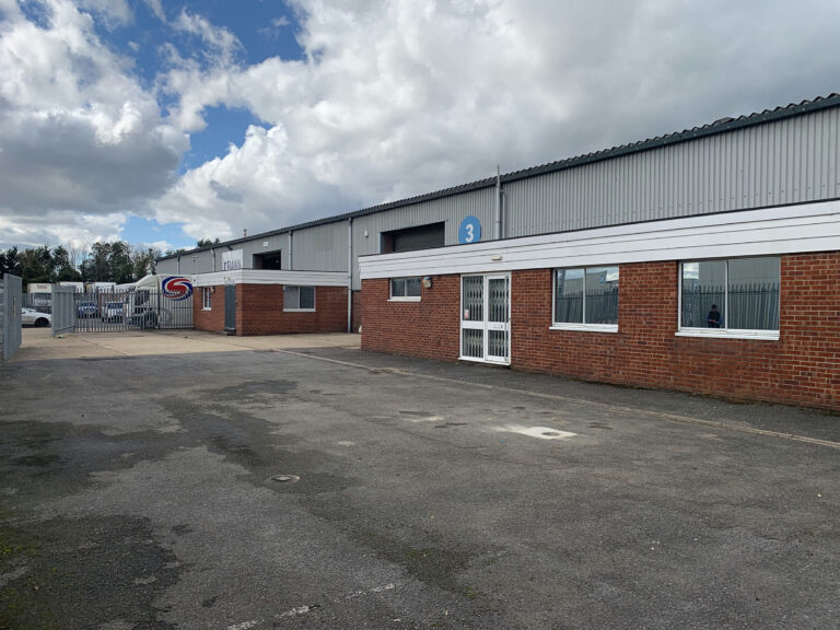 Large Studio Space in Iver image 36