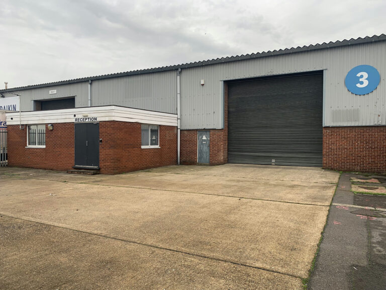 Large Studio Space in Iver image 38