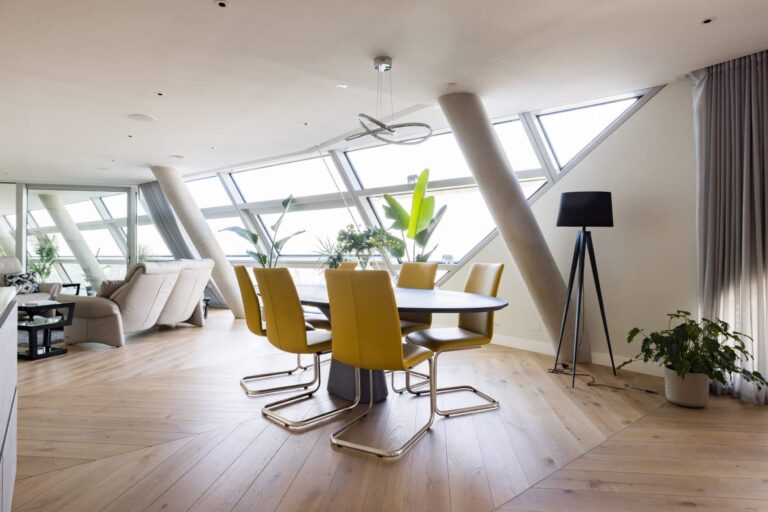 Beautiful Statement Penthouse with Views of London image 16