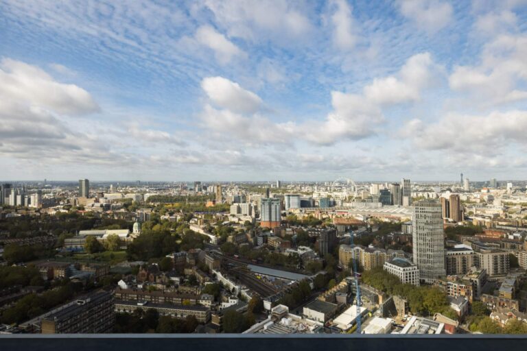 Beautiful Statement Penthouse with Views of London image 24