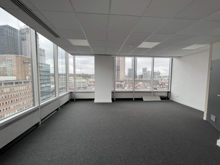 Vacant Croydon Office image 5
