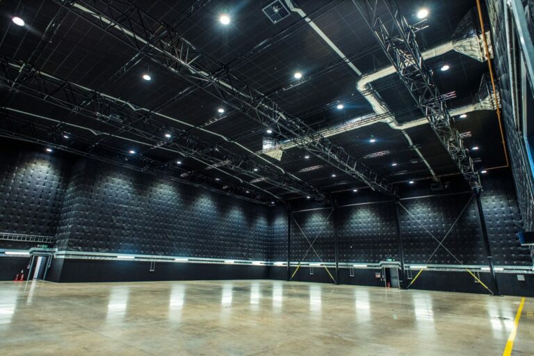 Large Studio in Park Royal image 1