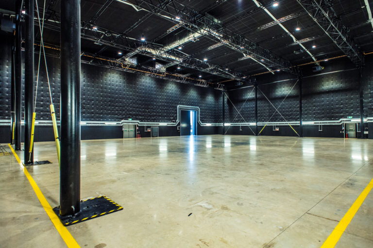 Large Studio in Park Royal image 2