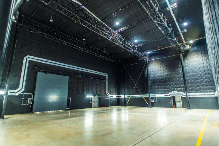 Large Studio in Park Royal image 8