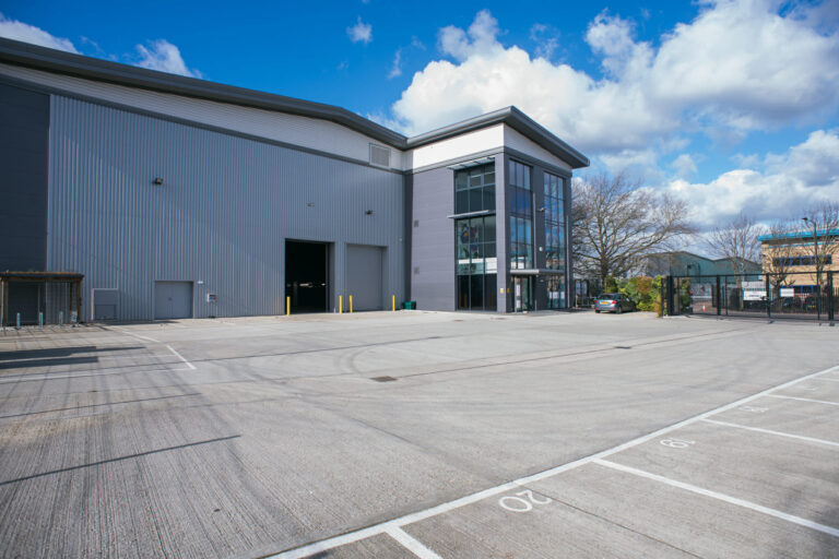 Large Studio in Park Royal image 4
