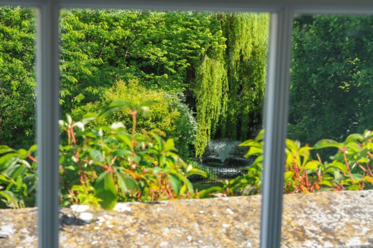 Contemporary Theydon Bois image 35
