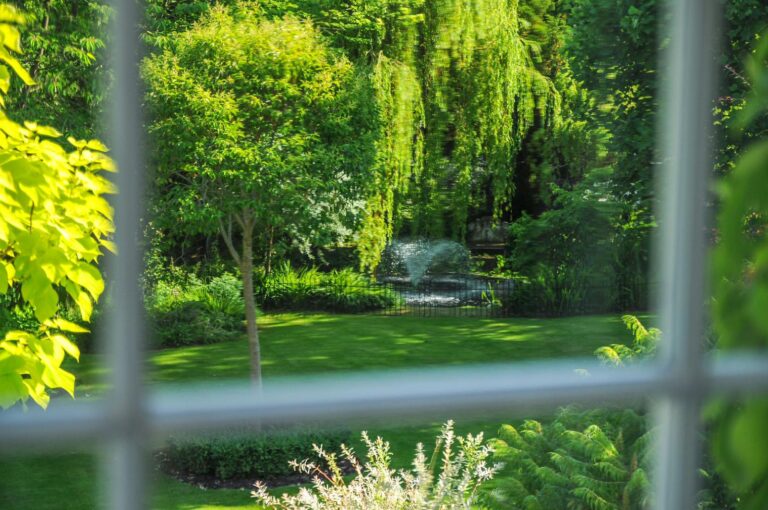 Contemporary Theydon Bois image 37