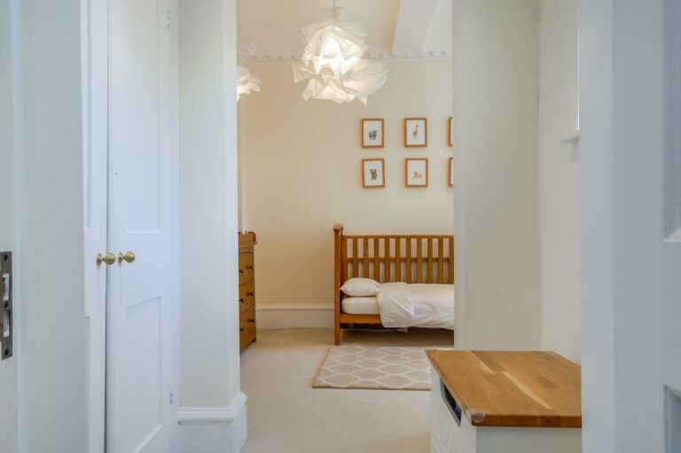 Contemporary Theydon Bois image 20