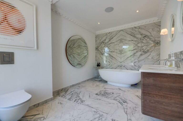 Contemporary Theydon Bois image 22