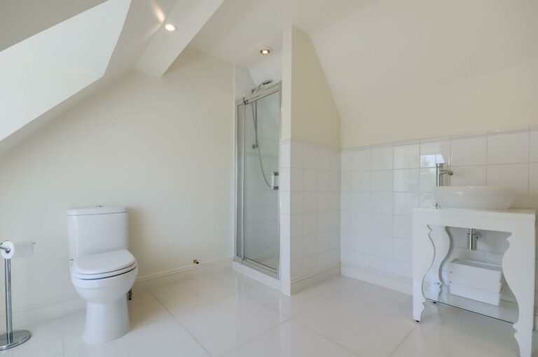 Contemporary Theydon Bois image 23