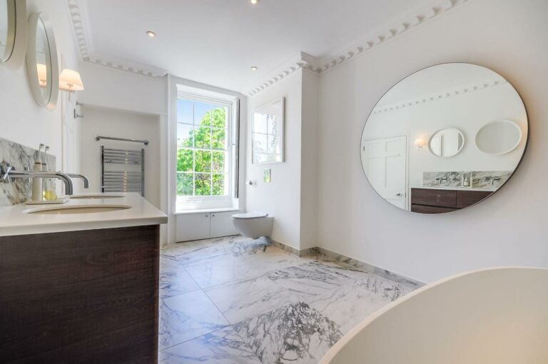 Contemporary Theydon Bois image 25